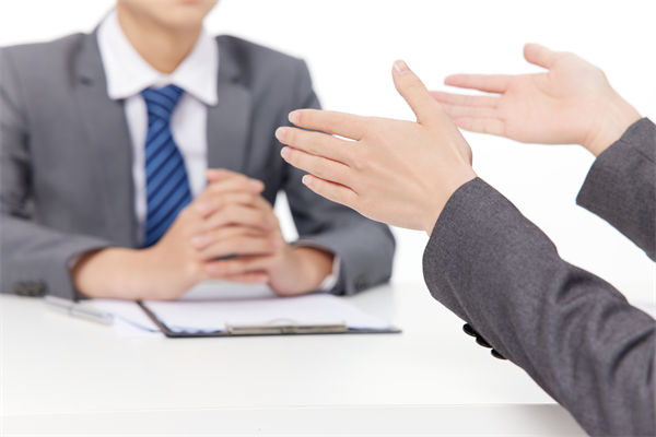 股市迷思：赚了不舍抛，跌了不敢买？破解你的交易“心魔”！